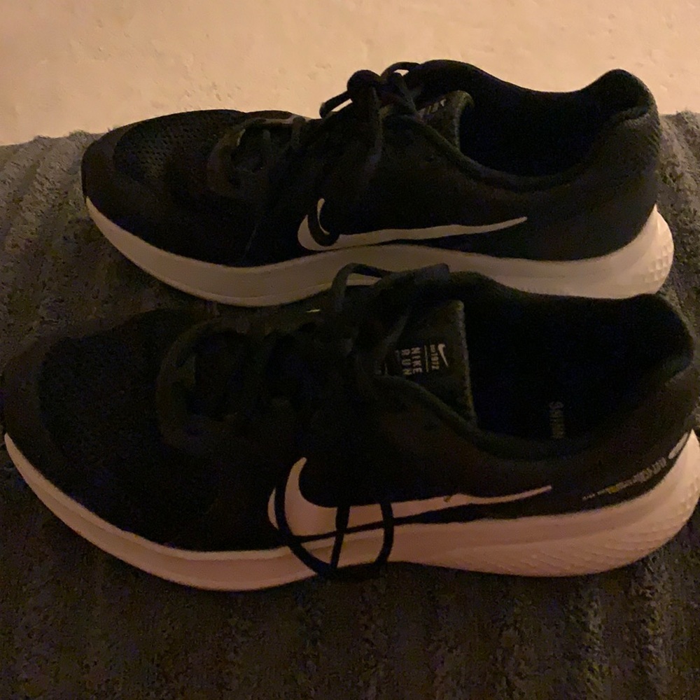 Pair of Women’s size 11 Nike running shoes. In great condition. Worn very little